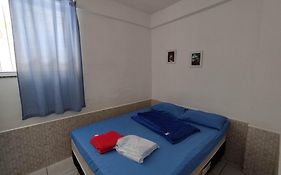 Seu Apto na Praia da Costa 2 Sala Quarto Banheiro 1 Cama casal e 2 Camas Solteiro Barato Excelente Localização Ar Cond Frigobar Microondas Tv Não divide Centro